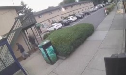 奥本警方调查地铁巴士枪击伏击事件，使用改装枪支