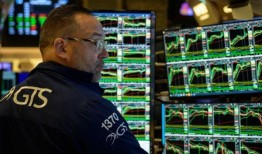 标准普尔500指数收盘下跌，结束了连续五个交易日的上涨;零售商，科技疲软