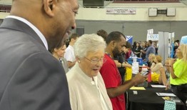 阿拉巴马州劳工部长在电影放映会上讨论前囚犯的工作选择