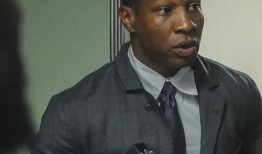 陪审团开始审议对演员乔纳森·梅杰斯的审判