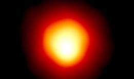 小行星将从明亮的参宿四前面经过，产生罕见的日食