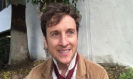 周五感觉不错：杰克·普洛特尼克独唱圣诞颂歌……在垃圾堆上