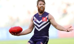 前弗里曼特尔球员和墨尔本跑步者里斯·孔卡在奇怪的行为后发表了“请解释”