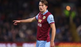 富勒姆在放弃斯科特·麦克托米奈后击败曼联，以2500万英镑签下桑德·贝尔热