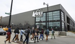 新工会赢得历史性选举赢得第一份合同就更难了