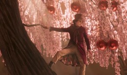 编舞克里斯·加特利在旺卡帮助timothacei Chalamet跳舞