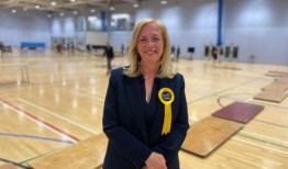 新伊斯特利议员不会辞去议员职务