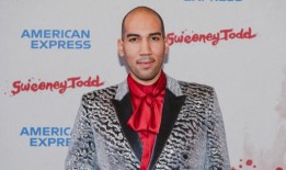 5月4日，Jonathan Christopher接管了Playbill的Instagram，参加在百老汇Sweeney Todd的最后两场演出