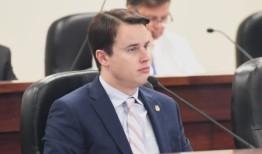 阿拉巴马州议员希望禁止政府对COVID口罩的要求，以“支持……学生的