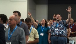 南方浸信会驱逐了俄克拉何马教堂，原因是牧师的黑脸表演，模仿印第安人