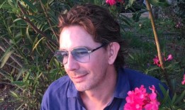 蒂姆·罗杰斯，明星和大亨的发型师，去世，享年51岁