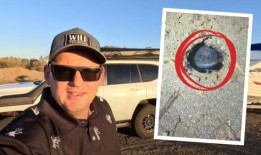 冒险家卡姆·怀尔德在偏远的西澳岛露营时发现了“精神病”黑色颚鱼