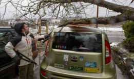 田纳西州的冬季风暴造成14人死亡，俄勒冈州遭遇致命的冰雪袭击