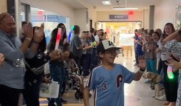 杰米-林恩·西格勒(Jamie-Lynn Sigler)在帖子中讲述了儿子住进重症监护室后的“毁灭性”生活挑战