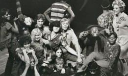 史密森尼博物馆将以小组讨论和展览的形式纪念百老汇发型56周年