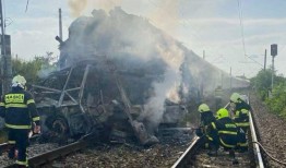 斯洛伐克：从布拉格开往布达佩斯的火车与公共汽车相撞，造成6人死亡