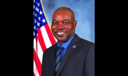 用一天的荣誉和反思来纪念勇敢者：评论