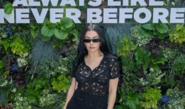 Charli XCX不觉得有必要“诚实”：“说谎很有趣……”