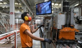 希腊工厂活动略有回升