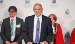 波兰精简的团结中心承诺“三重飞跃”现代化